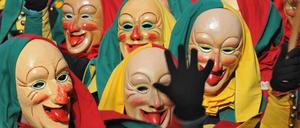 Eine Narrenparade gibt es nicht nur beim Karneval, auch im Internet wird Spott vergossen. 