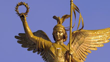 Kriegerische Goldelse. Die Säule erinnert an preußische und deutsche Siege.