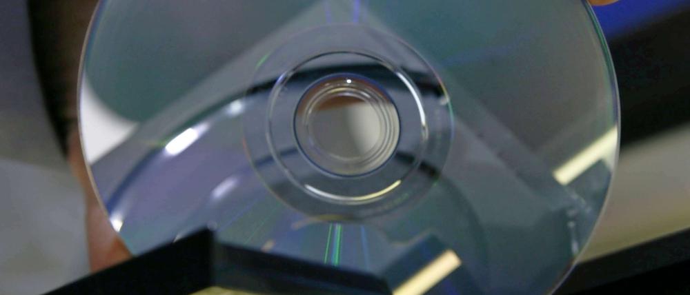 Wenn journalistische Online-Angebote auf Webseiten verweisen, die möglicherweise gegen geltendes Recht verstoßen, stört das zwar die Musikindustrie. Verboten ist es allerdings nicht.