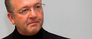 Frank Henkel ist entsetzt von der linksextremen Randale und lobt die Polizei.