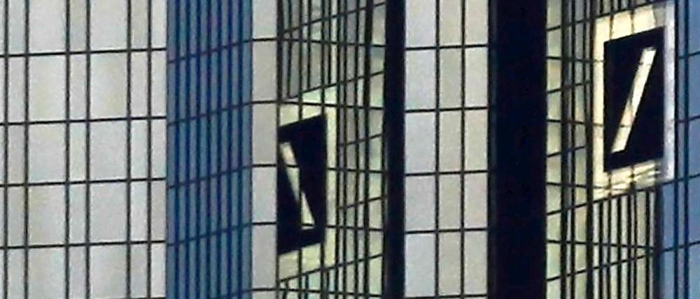 Wegen der Schuldenkrise macht die Deutsche Bank Verluste.