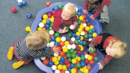 Herz und Bildung. Den Tag mit Kindern zu verbringen, erfordert nicht nur viel Einfühlungsvermögen, sondern auch pädagogisches Können.