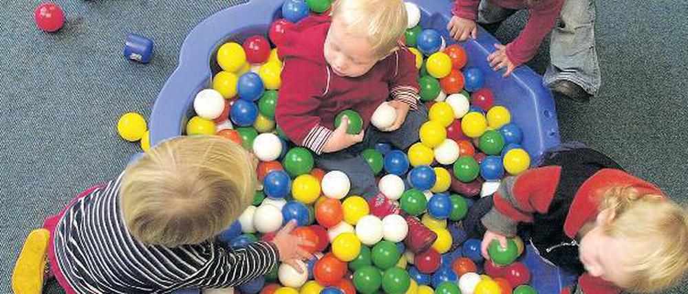 Herz und Bildung. Den Tag mit Kindern zu verbringen, erfordert nicht nur viel Einfühlungsvermögen, sondern auch pädagogisches Können.