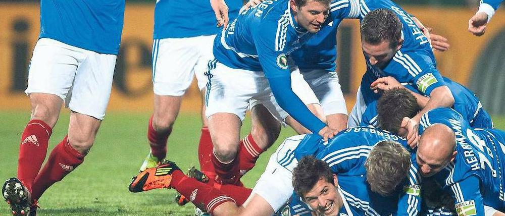 Jubeln sie wieder? Holstein Kiel besiegte im Pokal zuletzt den FSV Mainz 05. 