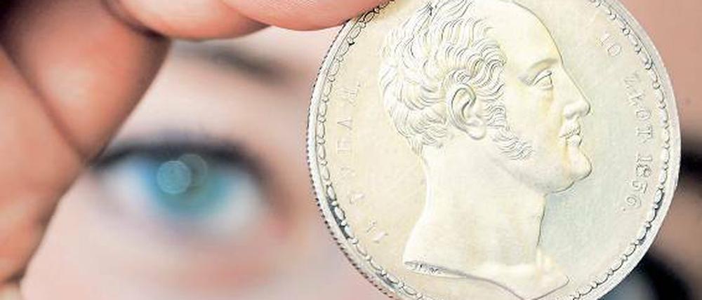 Der Familienrubel. Die Münze mit dem Bild des russischen Zaren Nikolaus I. erzielte auf der Berliner Auktion 650 000 Euro. Foto: dpa