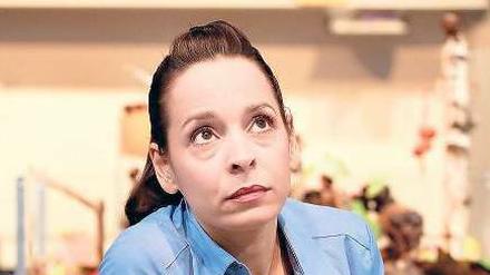 Angreiferin. Mutter (Katja Hiller) will Kind aufs Gymnasium boxen. Foto: Bresadola/drama