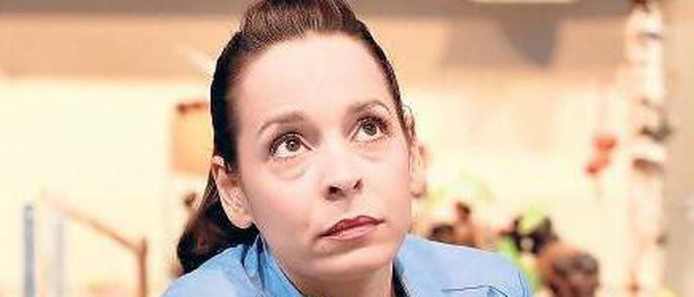 Angreiferin. Mutter (Katja Hiller) will Kind aufs Gymnasium boxen. Foto: Bresadola/drama
