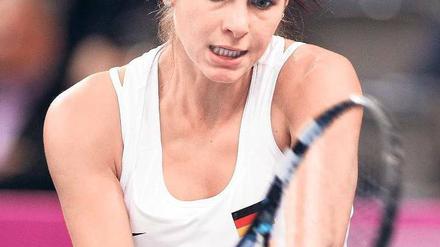 Konzentriert und kraftvoll. Julia Görges war gegen die Weltranglistenzweite Petra Kvitova nur zwei Punkte vom Sieg entfernt. Foto: AFP
