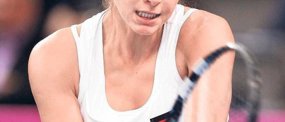 Konzentriert und kraftvoll. Julia Görges war gegen die Weltranglistenzweite Petra Kvitova nur zwei Punkte vom Sieg entfernt. Foto: AFP