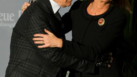 Prinzessin Caroline (rechts) mit Modedesigner Karl Lagerfeld