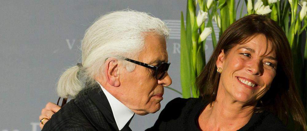 Prinzessin Caroline (rechts) mit Modedesigner Karl Lagerfeld