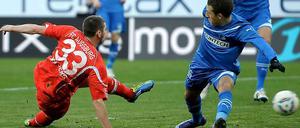 Nach mehr als 400 Minuten ohne Torerfolg schoss Sascha Mölders die Augsburger Führung gegen Hoffenheim.