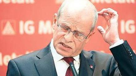 IG-Metall-Chef Berthold Huber bereitet vor allem die Leiharbeit Kopfzerbrechen. Foto: dapd