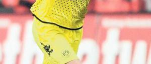 Fingerzeig. Barrios gelang nach langer Pause wieder ein Tor für den BVB. Foto: dpa