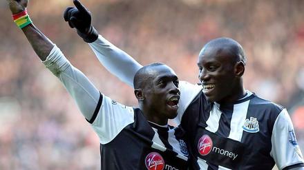 Doppelter Demba: Papiss Demba Cissé (l.) und Demba Ba lassen Newcastle von der Champions-League-Qualifikation träumen.