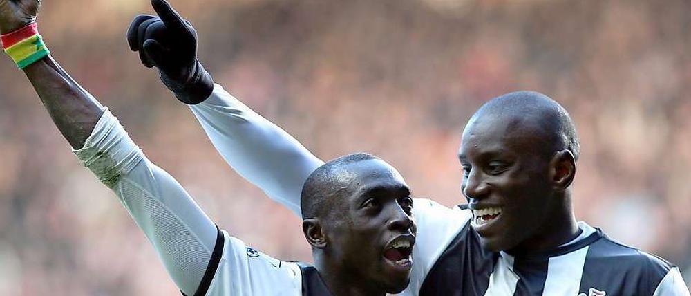 Doppelter Demba: Papiss Demba Cissé (l.) und Demba Ba lassen Newcastle von der Champions-League-Qualifikation träumen.
