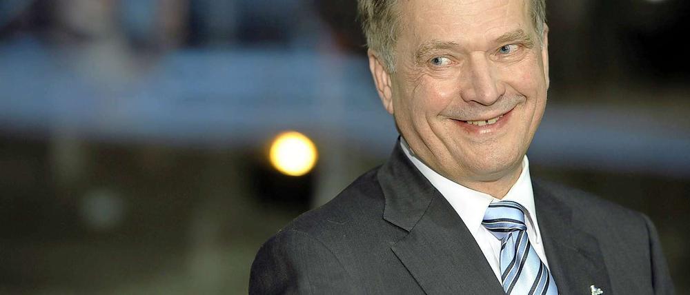 Der Euro-Befürworter Niinistö hatte schon die erste Runde der Präsidentenwahl mit acht Kandidaten für sich entschieden, die erforderliche absolute Mehrheit dabei aber verfehlt.