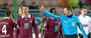 Die roten Teufel können es nicht fassen: Neuzugang Borysiuk sieht rot.