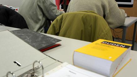 Von vorn beginnen. Die Nachfrage nach Alphabetisierungskursen ist groß. Eine Werbekampagne soll noch mehr Menschen motivieren.