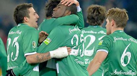 Die Fürther jubeln und stehen erstmals in ihrer Vereinsgeschichte im Pokal-Halbfinale.