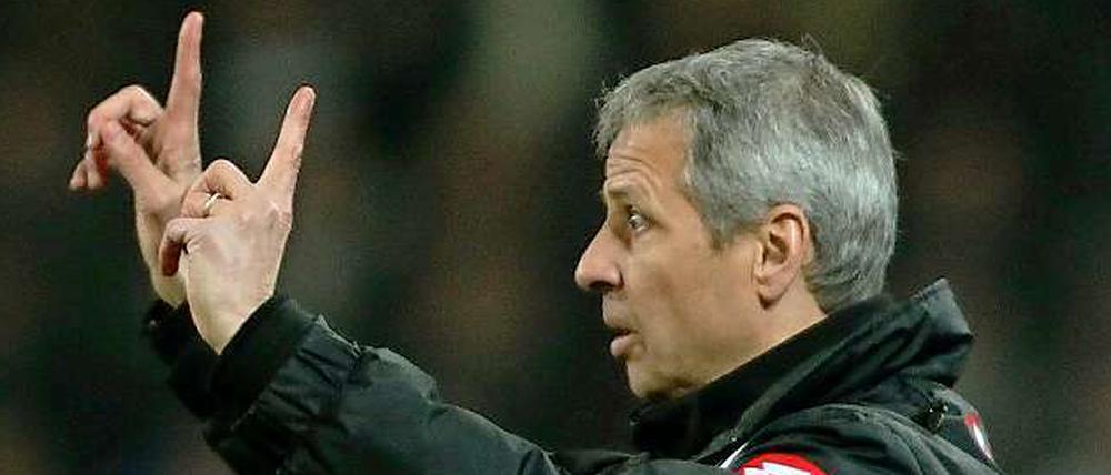 Ein Meister der Präzision. Lucien Favre versucht sich mit Borussia Mönchengladbach am schönen Fußball und hat bereits große Fortschritte erzielt.