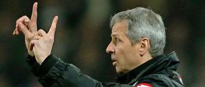 Ein Meister der Präzision. Lucien Favre versucht sich mit Borussia Mönchengladbach am schönen Fußball und hat bereits große Fortschritte erzielt.