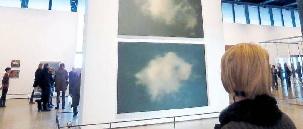 Himmelsatlas. Blick in den Mies van der Rohe-Bau.