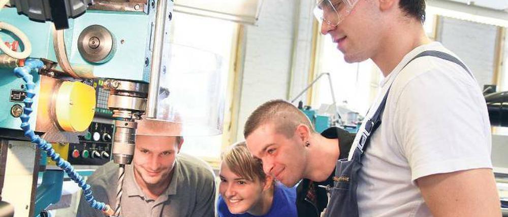 Gute Aussichten. Für fast alle Ausbildungsberufe gibt es in Berlin Lehrstellen. Abitur braucht man dafür fast nie. 