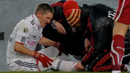 Wieder erwischt. Bastian Schweinsteiger wird den Bayern erneut einige Zeit fehlen.