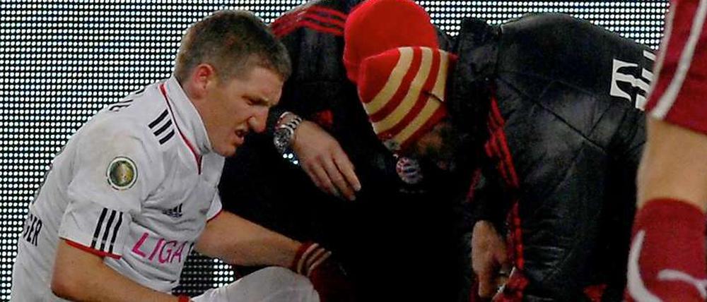Wieder erwischt. Bastian Schweinsteiger wird den Bayern erneut einige Zeit fehlen.