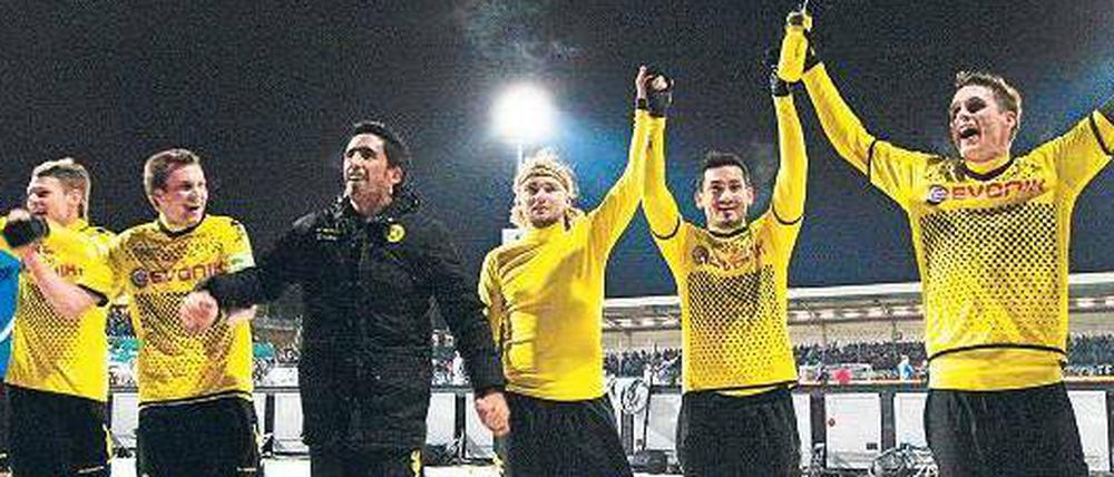Jubel auf Eis. Erleichtert feierten die Dortmunder Spieler den Einzug ins Halbfinale. 