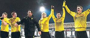 Jubel auf Eis. Erleichtert feierten die Dortmunder Spieler den Einzug ins Halbfinale. 