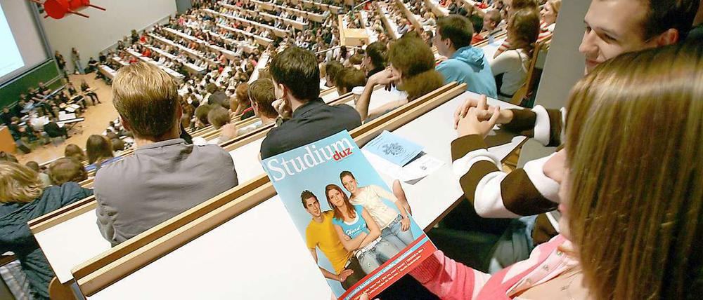 Es bleib voll: Immer mehr Abiturienten entscheiden sich für ein Studium.