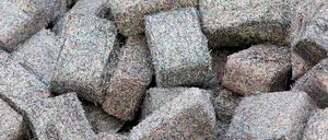 Auch eine Möglichkeit der Inflationsbekämpfung. Briketts aus alten Forint.