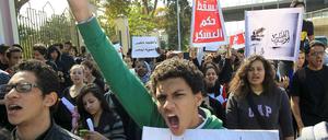 Wütende Studenten in Ägyptens Hauptstadt Kairo. Ein Jahr nach Mubaraks Sturz hat sich die Hoffnung auf mehr Freiheit für viele nicht erfüllt.