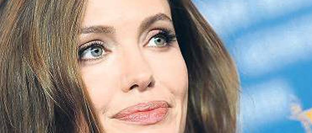 Angelina Jolie am Samstag auf dem Podium im Hyatt-Hotel. Als Regisseurin stellte sie ihr Bosnien-Drama "In the Land of Blood and Honey" vor.