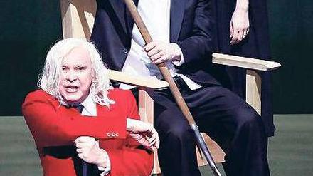 Nicht ohne unseren Speer. Fricka, Wotan und Loge in München. Foto: Drama