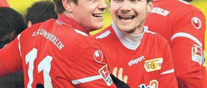 Und wieder ist er drin. Simon Terodde (links) freut sich über seinen Treffer zum 4:0 mit seinem Teamkollegen Michael Parensen. Foto: dpa