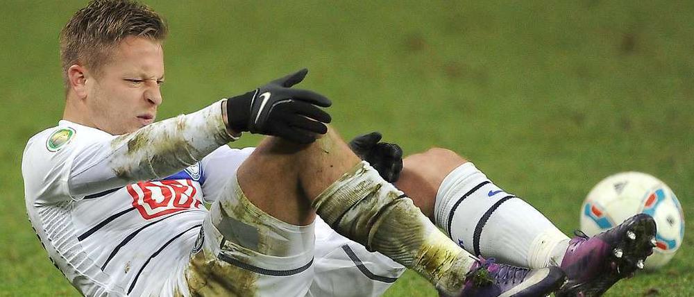 Am Boden: Nach neun sieglosen Bundesligaspielen in Folge und dem Ausscheiden aus dem Pokal gilt es für Hertha im Spiel beim VfB Stuttgart, den Abwärtstrend zu stoppen.