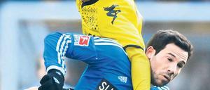 Gut, besser, Kagawa. Der Dortmunder (in Gelb) ist seit Wochen in Topform. Foto: dapd