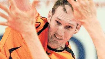 Durchschlagender Erfolg. Scott Touzinsky war im Spiel gegen den VfB Friedrichshafen bester Angreifer der BR Volleys, der US-Amerikaner erzielte insgesamt 17 Punkte. Foto: dpa