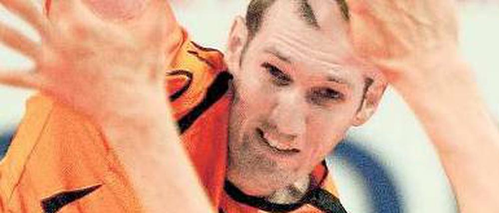 Durchschlagender Erfolg. Scott Touzinsky war im Spiel gegen den VfB Friedrichshafen bester Angreifer der BR Volleys, der US-Amerikaner erzielte insgesamt 17 Punkte. Foto: dpa