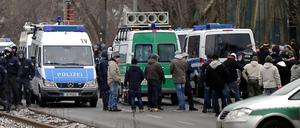 Mit einem Großaufgebot versucht die Polzei, Ausschreitungen rund um die Begegnung zwischen Union Berlin und Dynamo Dresden zu verhindern.