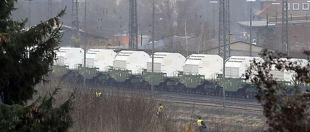 Der Castor-Transport rollt wieder und nähert sich Dannenberg in Niedersachsen. 