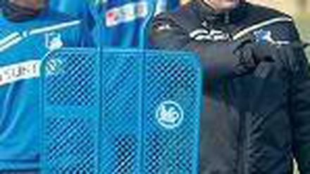 Mir nach. Am Nachmittag leitete Babbel das erste Training im neuen Klub. Foto: dpa