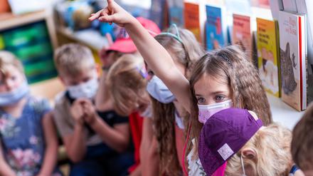 Von Schutzmaßnahmen wie diesen wird sich die Delta-Variante des Coronavirus nach Ansicht der Autorin nicht beeindrucken lassen.