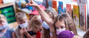 Von Schutzmaßnahmen wie diesen wird sich die Delta-Variante des Coronavirus nach Ansicht der Autorin nicht beeindrucken lassen.