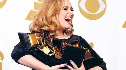 Star des Abends. Die Britin Adele bekam am Ende sechs Trophäen. 