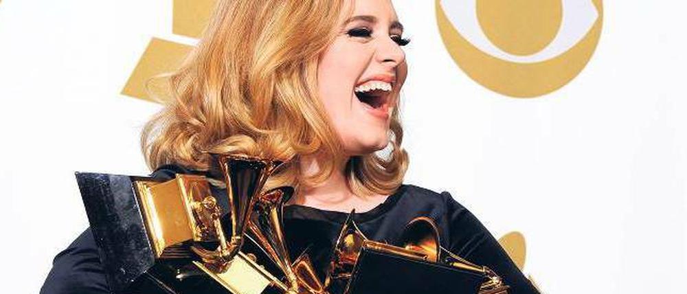 Star des Abends. Die Britin Adele bekam am Ende sechs Trophäen.