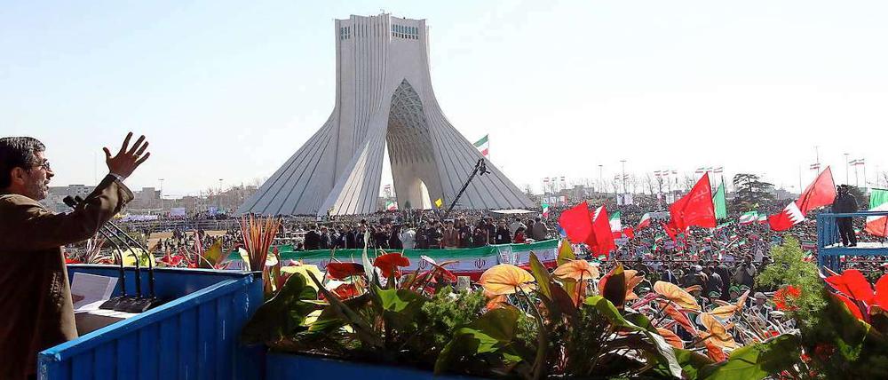 Irans Präsident Mahmud Ahmadinedschad hält anlässlich des Jahrestages der islamischen Revolution eine Ansprache in Teheran.